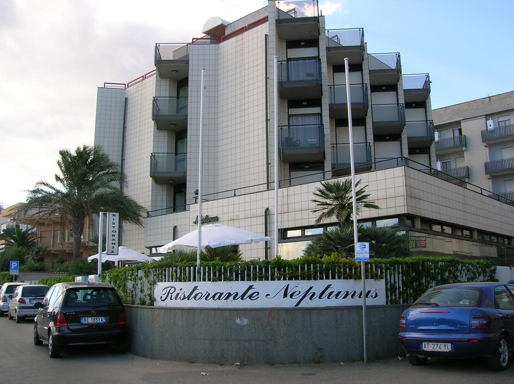 Hotel Neptunus Nettuno Bagian luar foto