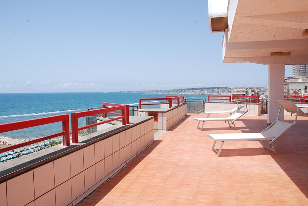 Hotel Neptunus Nettuno Bagian luar foto