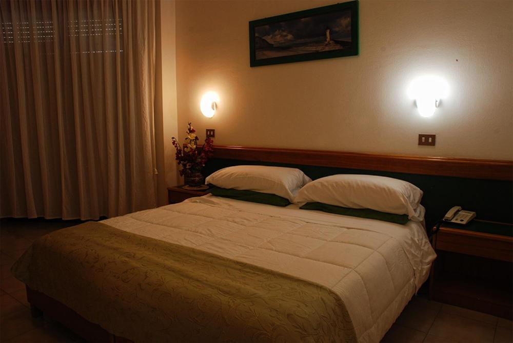 Hotel Neptunus Nettuno Bagian luar foto