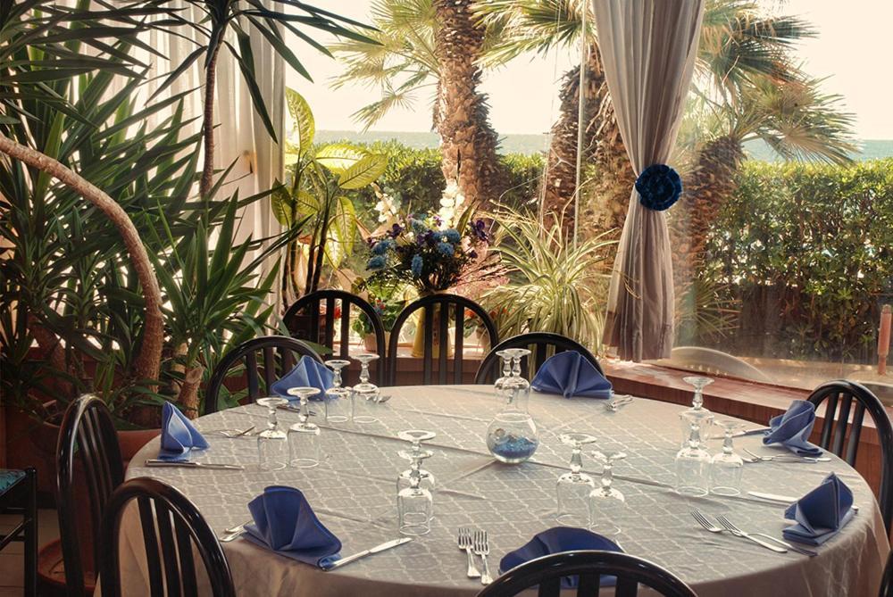 Hotel Neptunus Nettuno Bagian luar foto
