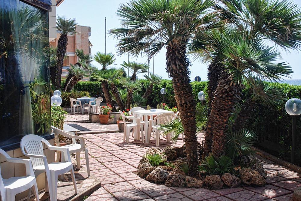 Hotel Neptunus Nettuno Bagian luar foto
