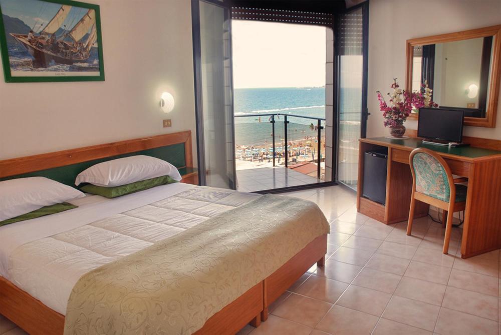 Hotel Neptunus Nettuno Bagian luar foto