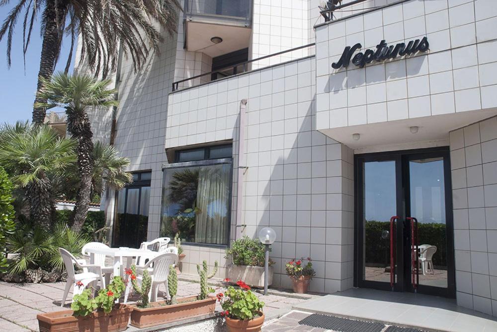Hotel Neptunus Nettuno Bagian luar foto